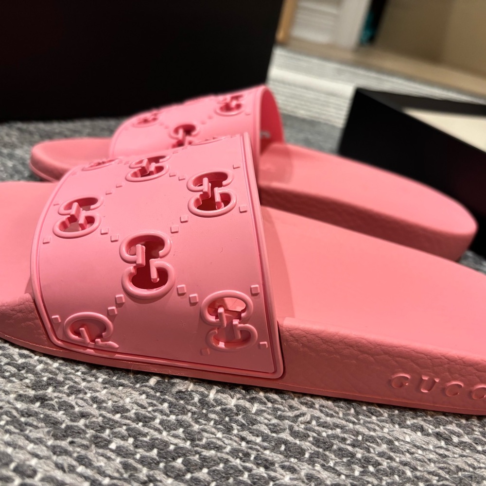 Gucci Pink Logo Slides